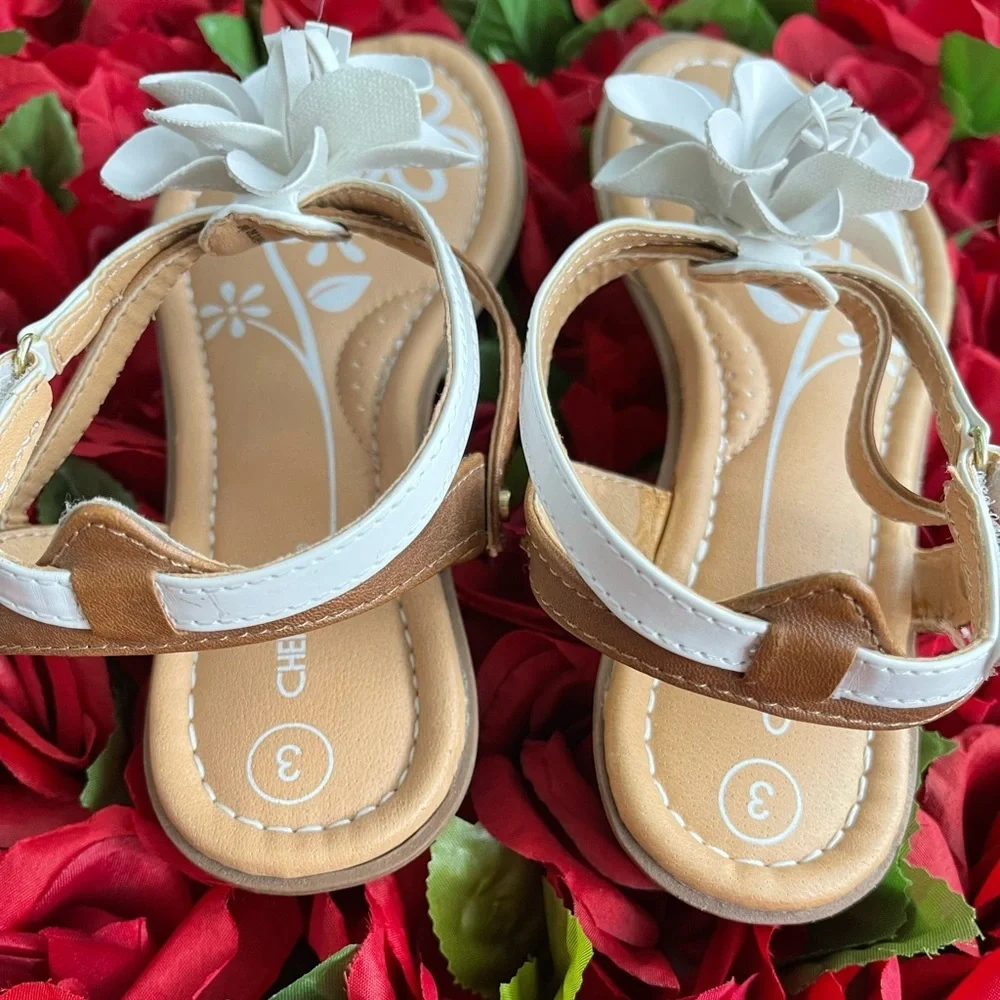 Girls Cherokee White Flower Thong Sandals Size 3 NWOT